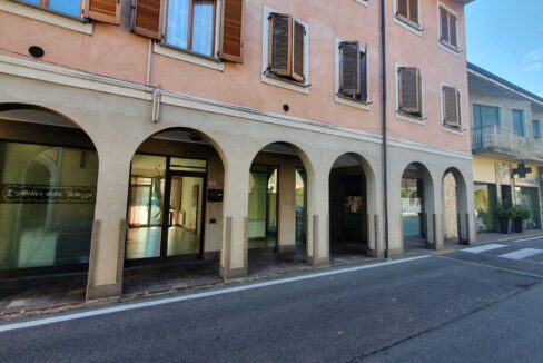 Negozio in vendita a Busto Garolfo. Proponiamo in vendita splendido negozio nel centro di Busto Garolfo, paese tranquillo