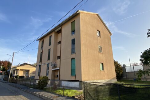 Appartamento di due locali in vendita a Vanzaghello. Proponiamo in VENDITA appartamento di due locali con bagno e cantina.